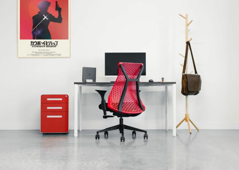 7 rote Bürostühle, die dich überzeugen