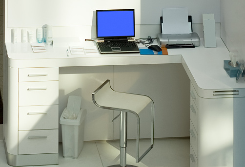 Schreibtisch mit Druckerfach
