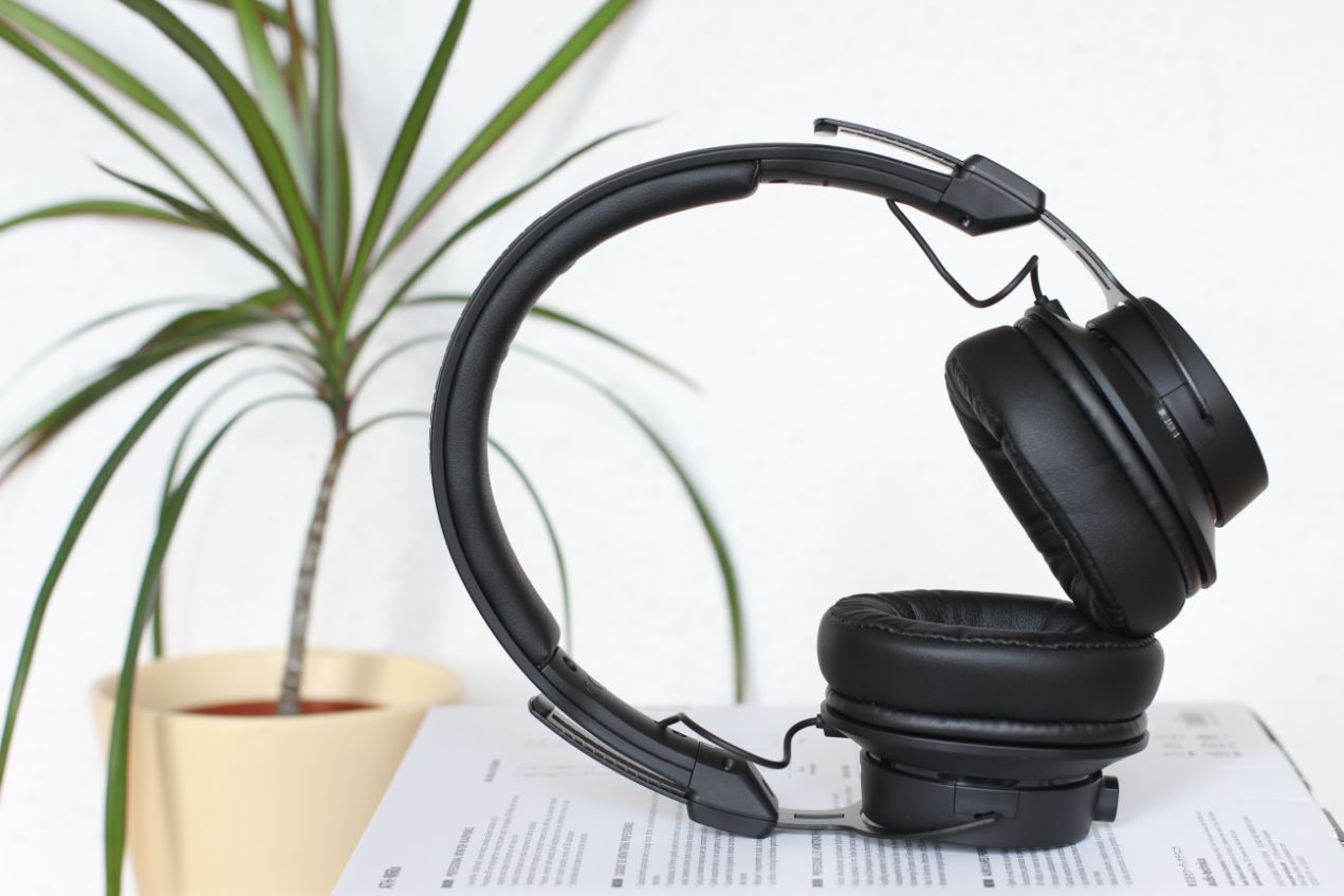 Noise-Cancelling-Headset